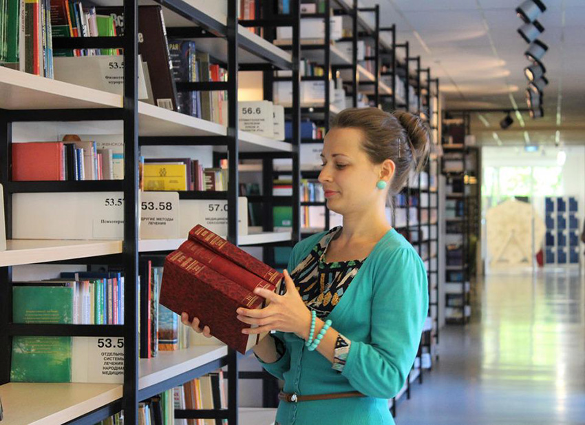 Trabajar en bibliotecas sin oposiciones