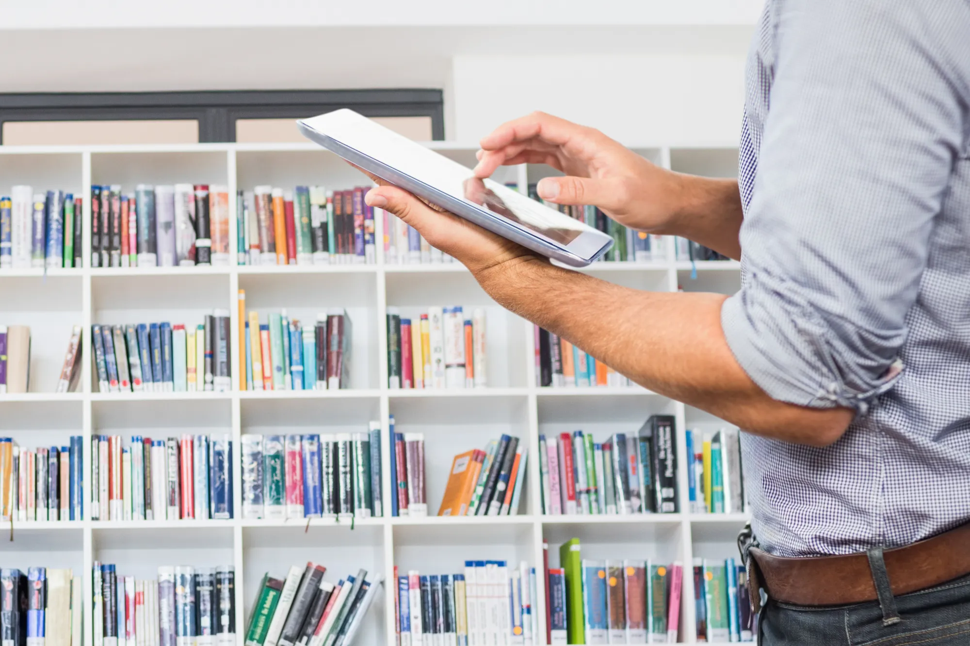 CÓMO TRABAJAR EN BIBLIOTECAS PASO A PASO